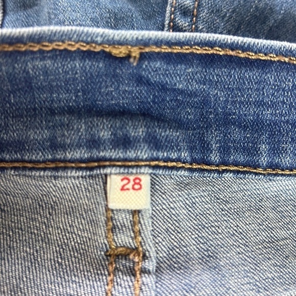 Levi’s Women’s Denim Mid Rise Mid Wash Mini Short Size 28 - Picture 10 of 15